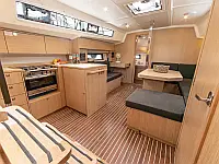 Bavaria C42 - Internal image