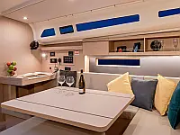 Moorings 42.3 - Internal image