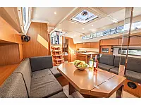 Bavaria C42 - Internal image